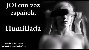 Instrucciones para masturbarse en una orgia con una chica humillada