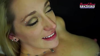 Jennifer & meredith kiss before they take turns to suck dick