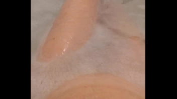 Court métrage dans la baignoire abonnez vous et voyez toute la galerie le