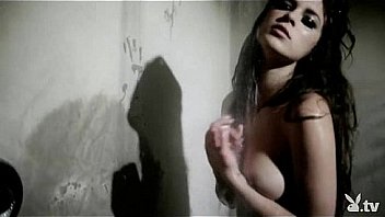 Kinky babe masturbates in the shower