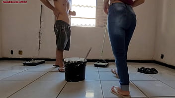 Dona de casa casada trai seu marido com pintor do pau grande