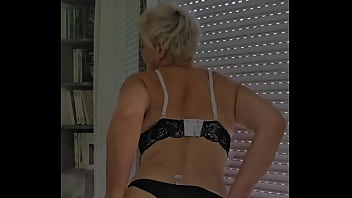 Sexy milf sofy femme mature au naturel tout est vrais chez moi ainsi que tout ce