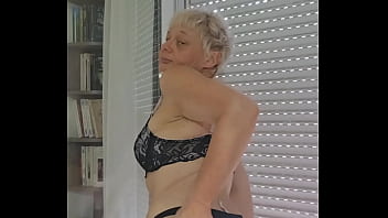 Sexy milf sofy femme mature au naturel tout est vrais chez moi ainsi que tout ce