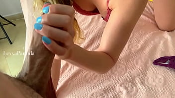 Rubia perdio una apuesta y tuvo que hacerle mamada a su hermanastro