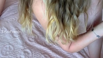 Rubia perdio una apuesta y tuvo que hacerle mamada a su hermanastro