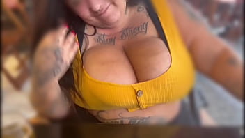 Meu namorado controlou meu brinquedinho em publico mary jhuana