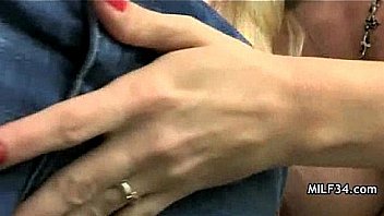 Hot cougar bangs cub