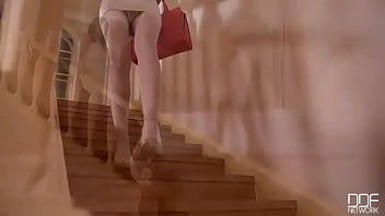 Endless sultry leggy babe shows you her sweet spot