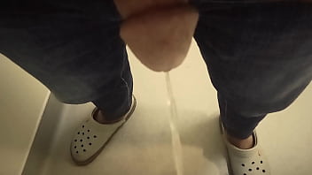 Gay pissing public wc