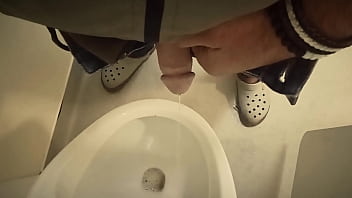 Gay pissing public wc