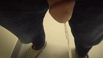 Gay pissing public wc
