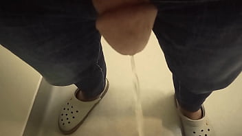 Gay pissing public wc