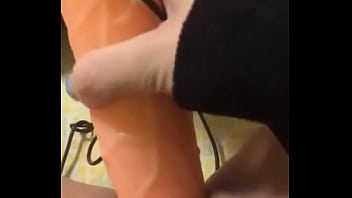 Gioco con il mio dildo belocementw
