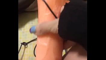 Gioco con il mio dildo belocementw