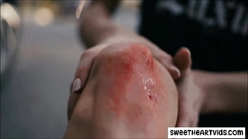 Longboarder chick gets her pussy eaten