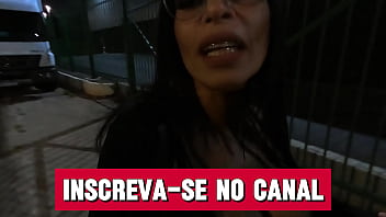 Rodando na piroca gigante no evento da íntimi expo