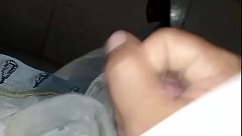 Pantalones orinados con pañal de tela y día doble orgasmo
