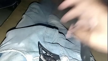 Pantalones orinados con pañal de tela y día doble orgasmo