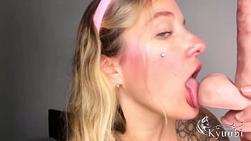 Alguém poderia ajudar essa coelhinha safada ela está procurando alguém pra comer seu cuzinho