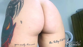 Alguém poderia ajudar essa coelhinha safada ela está procurando alguém pra comer seu cuzinho