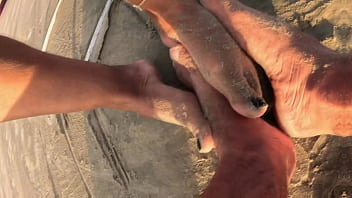 Solinhas molhadas na pés suadinhos que vão te deixar louco de tesão