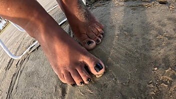 Solinhas molhadas na pés suadinhos que vão te deixar louco de tesão