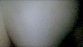 Dando le por el culo a esta puta