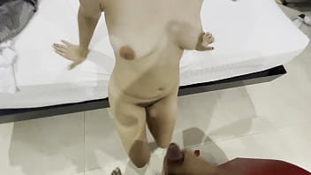 Maestro me tira leche en mis tetas