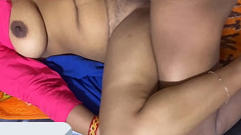 Llenandole la cara de leche a la puta vecina