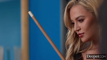 A hot date doesn't make it easy for a guy to get into her pocket