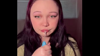 Taylor petrova slobbers all over dildo