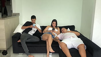 Esposa infiel se folla a su hermanastro frente a su esposo sexo duro Esposa infiel se folla a su hermanastro frente a su esposo sexo duro