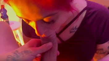 Ruiva Submissa Paga Um Boquete Para Esvaziar Meu Saco thumbnail