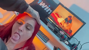 Ruiva Submissa Paga Um Boquete Para Esvaziar Meu Saco thumbnail