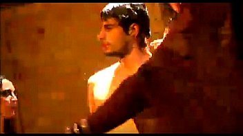 Homem gostoso da plateia fica pelado