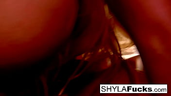 Blonde babe bangs her friend