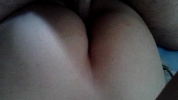 Deitadinha de bruço