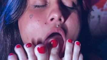 Playful rotten venus tickles perfect feet of bound bia