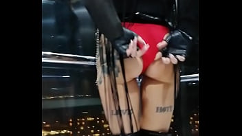 Nonton J'ai &eacute;t&eacute; Tellement Coquine Pendant Mes Vacances Et M&ecirc;me Dans L'ascenseur ... thumbnail