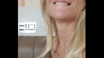 O que começou quente no uber pegou fogo no quarto tesão demais em ver meu maridinho debaixo dessa bunda enorme da bia