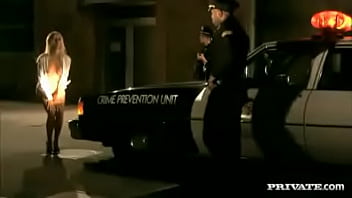 Bambi sandy do some cum swapping when stopped by cops in a ffm 3 way