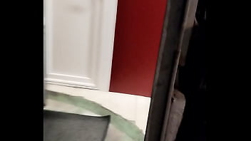 Arrivée à la darkroom pour un dogging à l'aveugle tu veux voir la suite