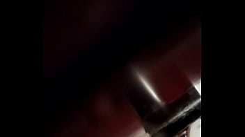 Arrivée à la darkroom pour un dogging à l'aveugle tu veux voir la suite