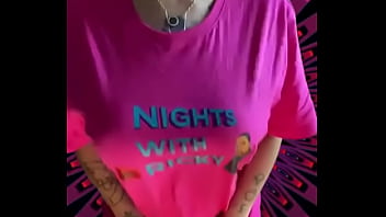 Reeses pieces bounce when she walk