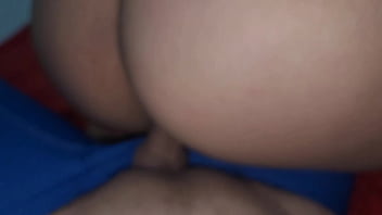 La vecina y su gigante culo