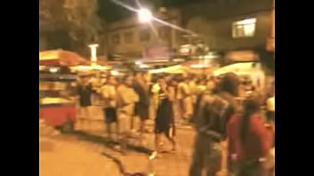 Anderson e sua mulher na praça