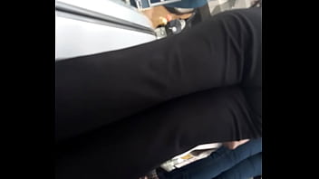 Culo en centro comercial pelo lizo