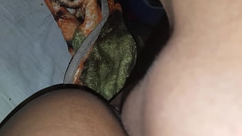 Chupandole la concha a mi esposa y unas metidas de dedo