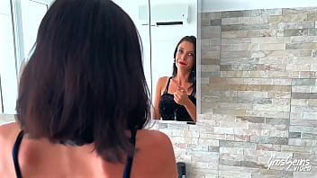 Mia et ashley coquines sexy bouffent de la chatte et de la bite