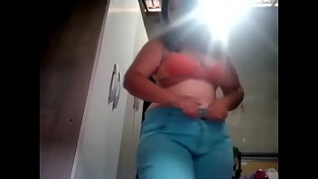 Gatinha foi gravar nua e caiu na net Gatinha foi gravar nua e caiu na net